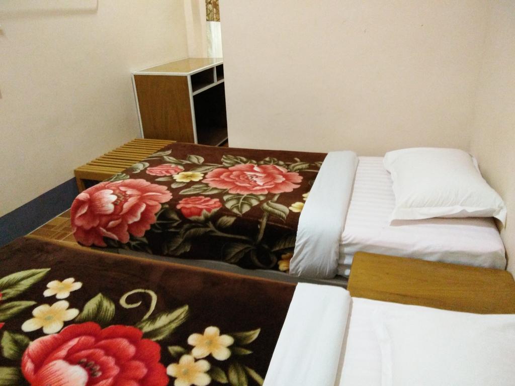 Dormitory @ Golden Kalaw Hotel Extérieur photo